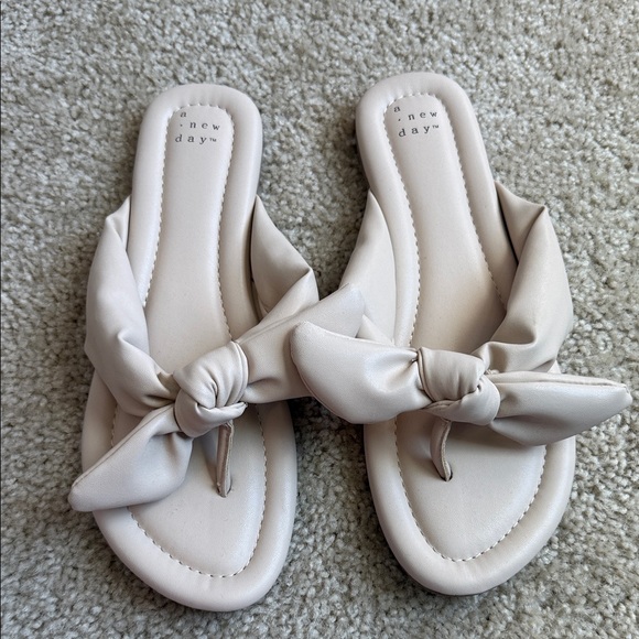 a new day Shoes - A new day bow beige tan thong sandal shoe size 10